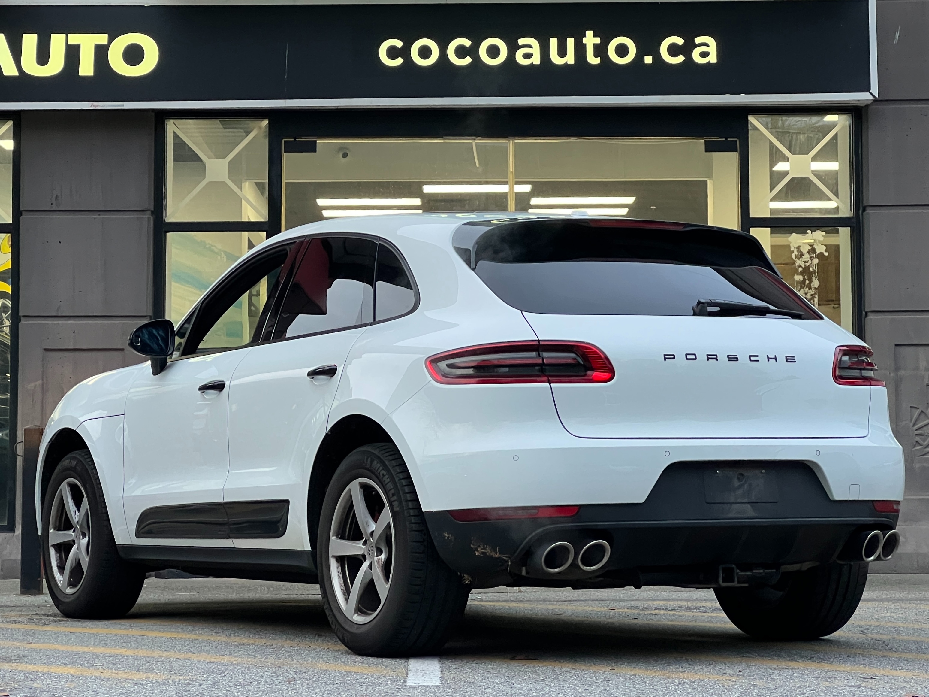 2017 Porsche Macan |BC Local - Image 6